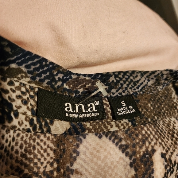 A.N.A. Snakeskin Print Sheer Henley Blouse Women's Small S Flowy Lightweight Top - Picture 4 of 6
